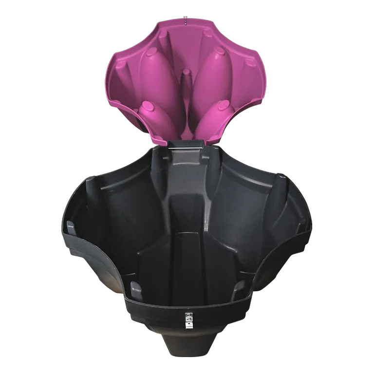 Platzsparender 4er Urinalstand zur Miete, ermöglicht die gleichzeitige Nutzung durch vier Personen.